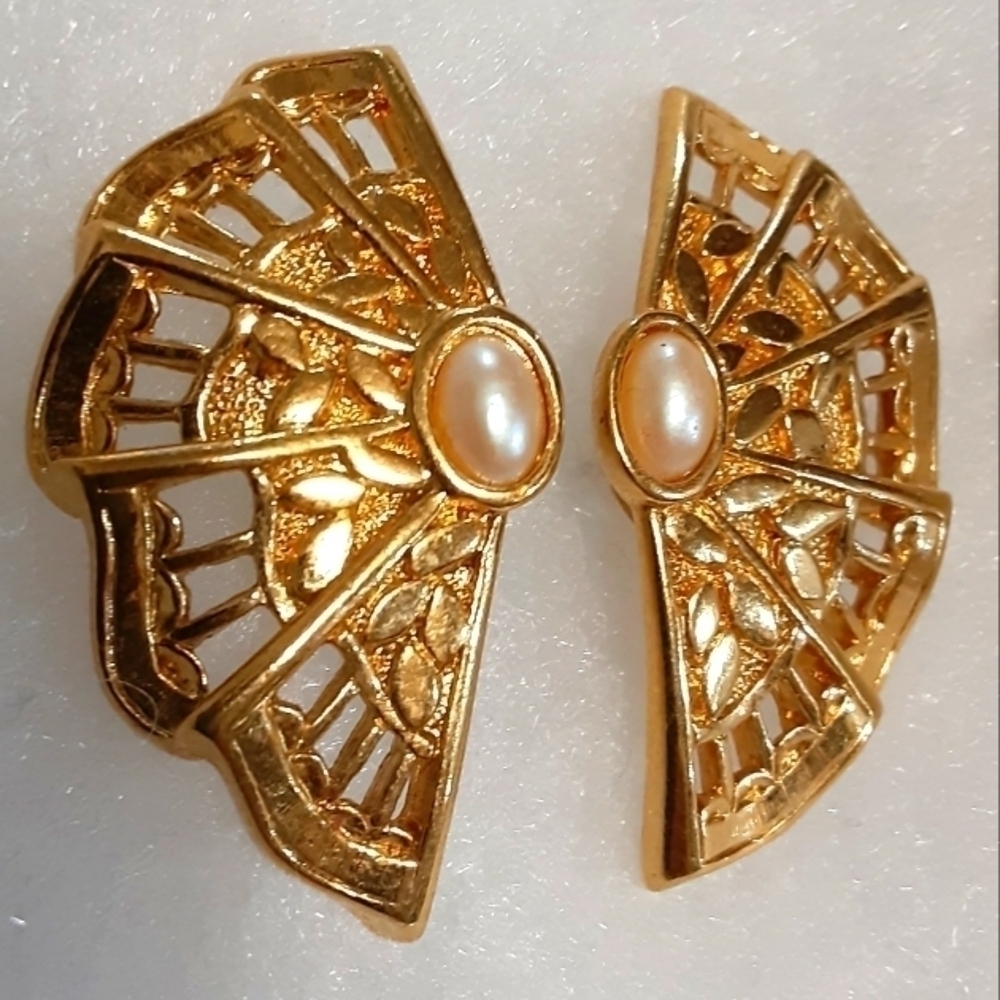 Vintage Avon Earrings. Moonlight Lace